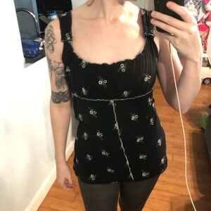 BCBG Y2K Black & white embroidered floral babydoll tank top
